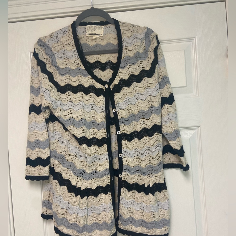 EUC. Crocheted zigzag cardigan with metallic gold